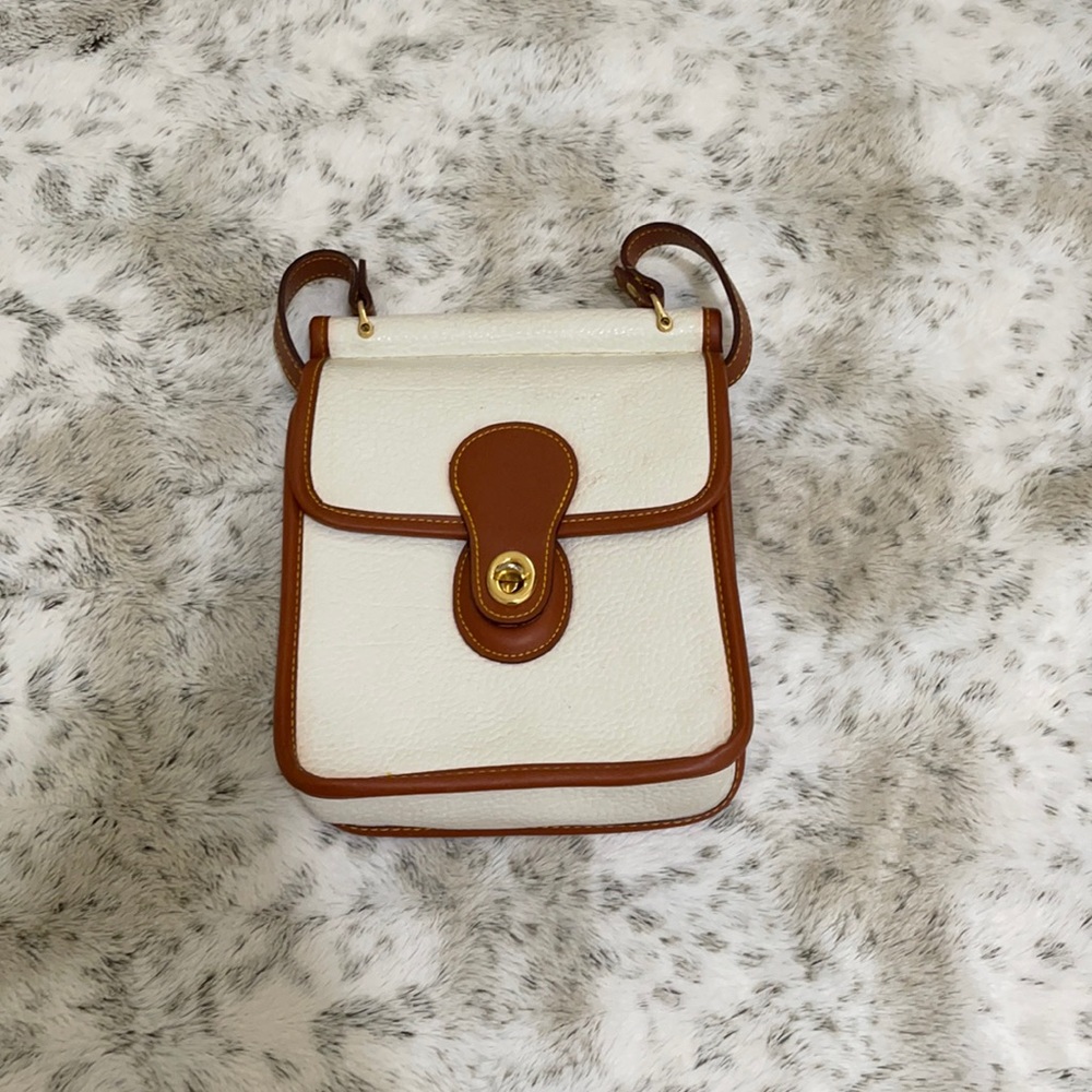 Vintage • White Turnlock Crossbody